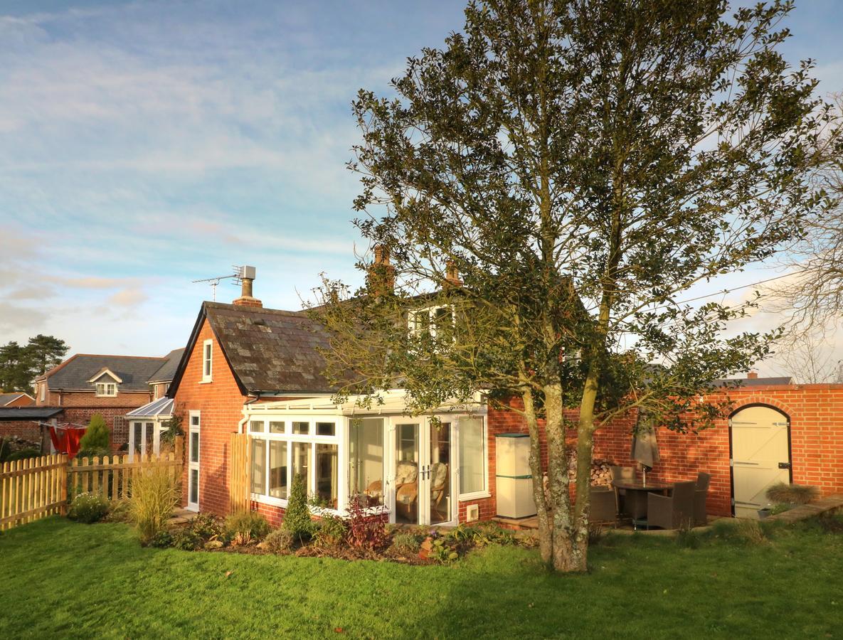 South Lodge Sturminster Newton Buitenkant foto